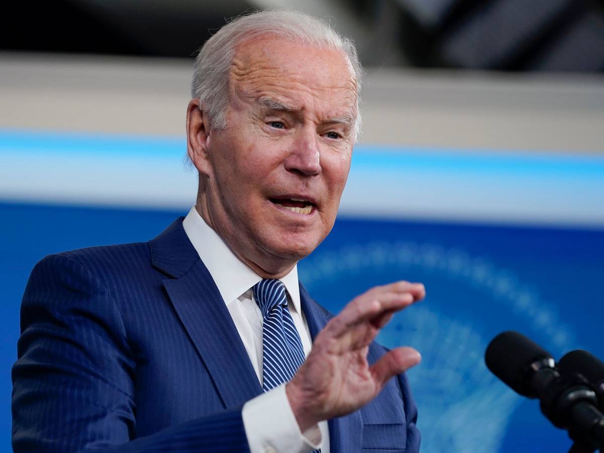 Joe Biden, Präsident der USA, spricht während einer Veranstaltung im South Court Auditorium des Weißen Hauses über Fragen der Lieferkette während der Weihnachtszeit.