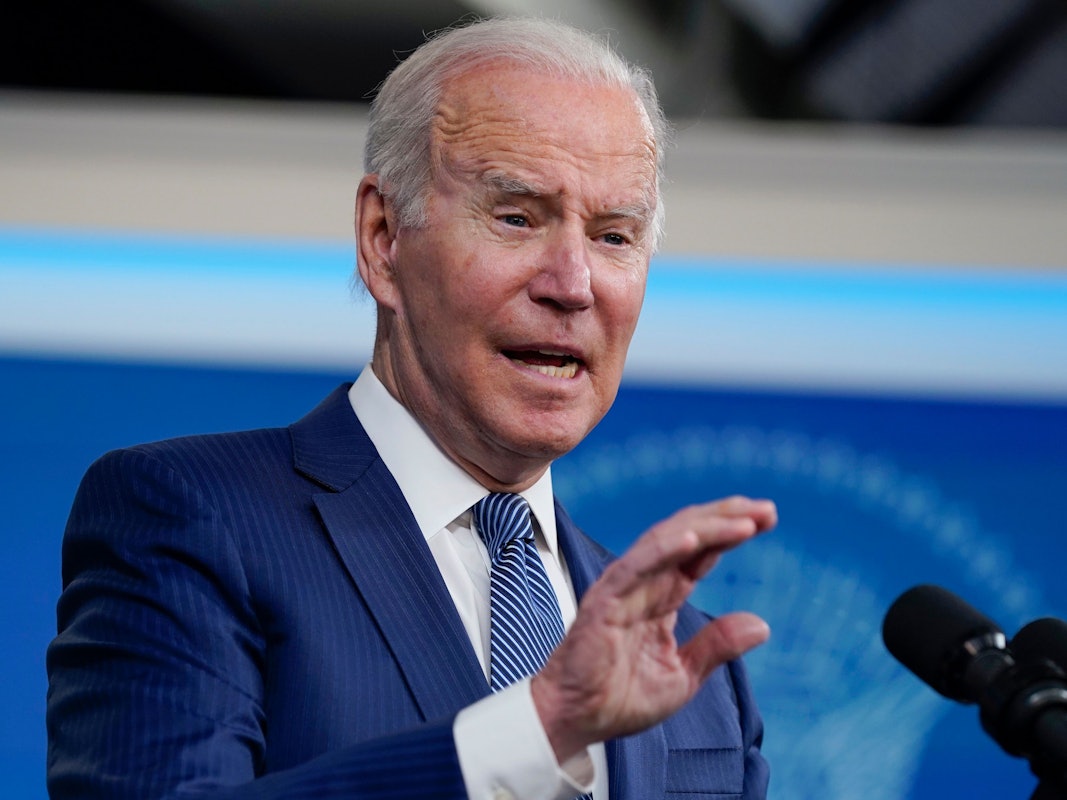 Joe Biden, Präsident der USA, spricht während einer Veranstaltung im South Court Auditorium des Weißen Hauses über Fragen der Lieferkette während der Weihnachtszeit.
