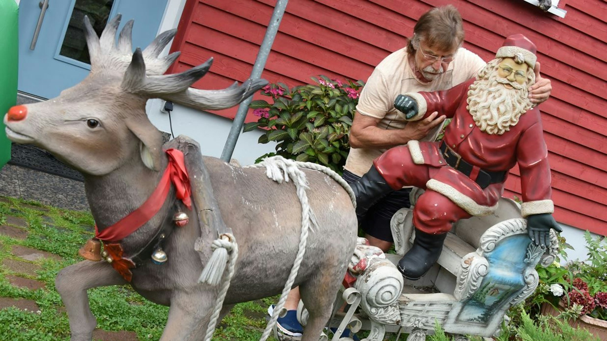 Bereits im Sommer machte die Familie Sawatzke auf sich aufmerksam: mit einer großen Weihnachtsfeier. Jetzt folgt ein eigener Weihnachtsmarkt.
