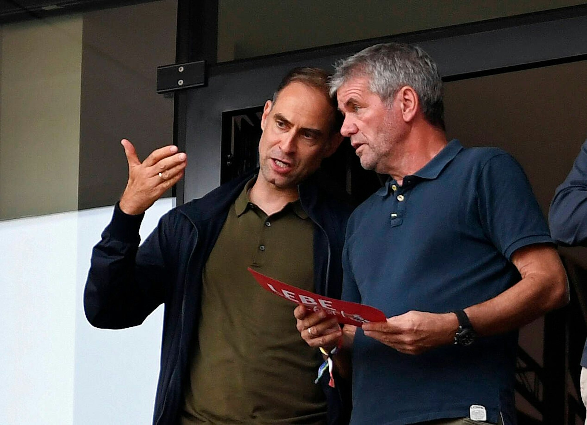 Geschäftsführer Oliver Mintzlaff (RB Leipzig) und Friedhelm Funkel.