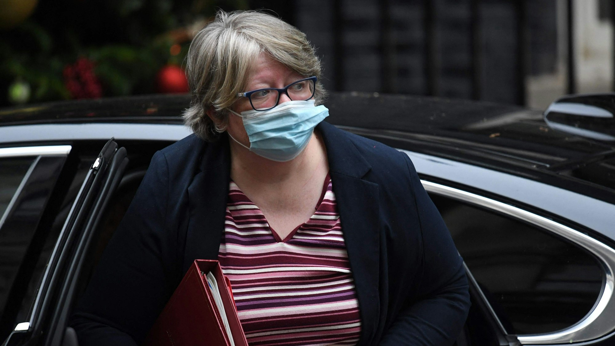 Die britische Arbeitsministerin Thérèse Coffey am 30. November 2021 in London – jetzt sorgt sie mit ihrem Knutsch-Verbot für Aufsehen.