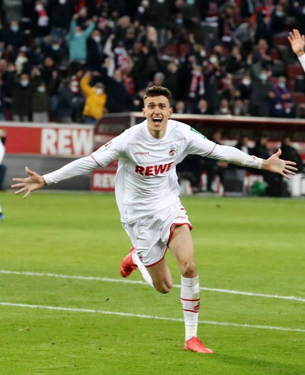 Dejan Ljubicic jubelt am 27. November 2021 über sein erstes Tor für den 1. FC Köln gegen Borussia Mönchengladbach.