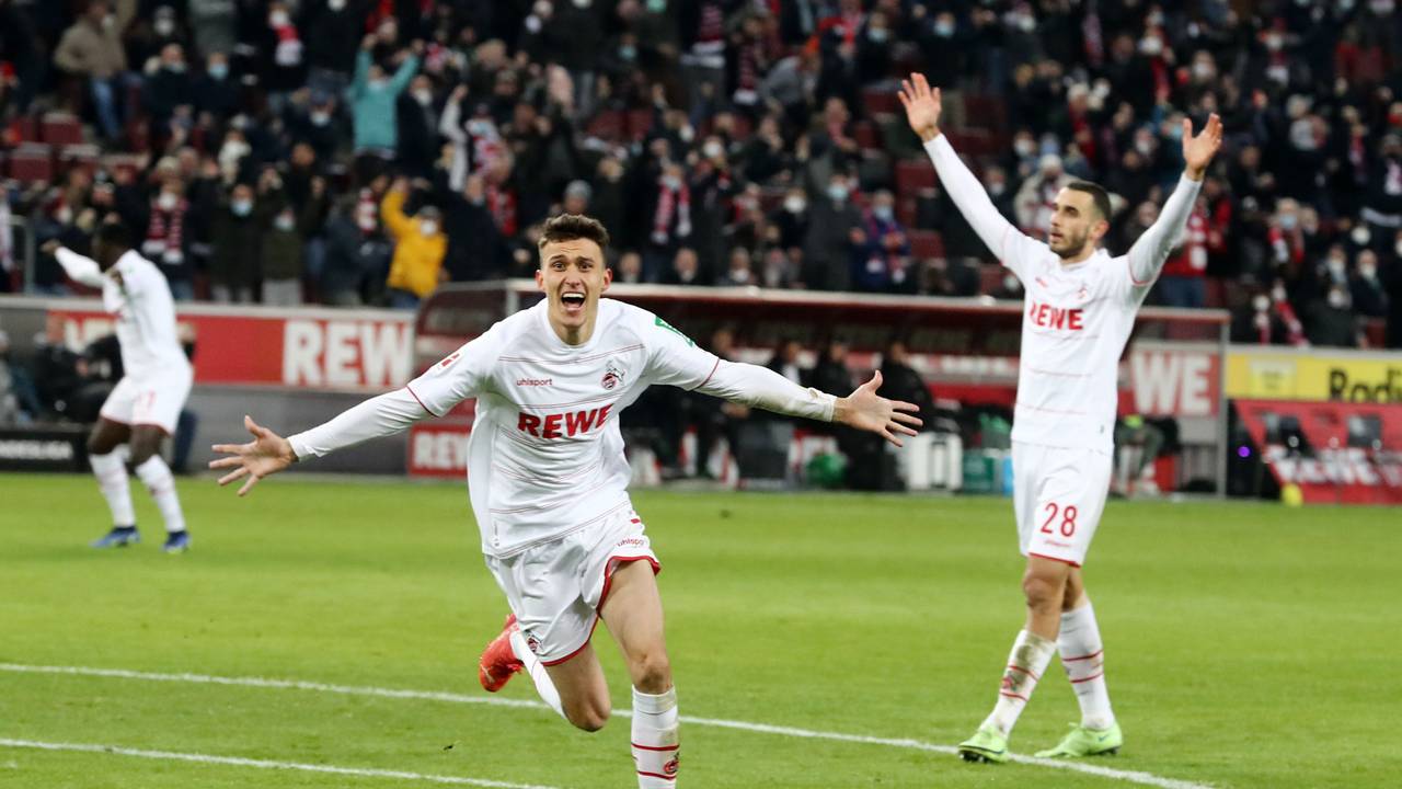 Dejan Ljubicic jubelt am 27. November 2021 über sein erstes Tor für den 1. FC Köln gegen Borussia Mönchengladbach.