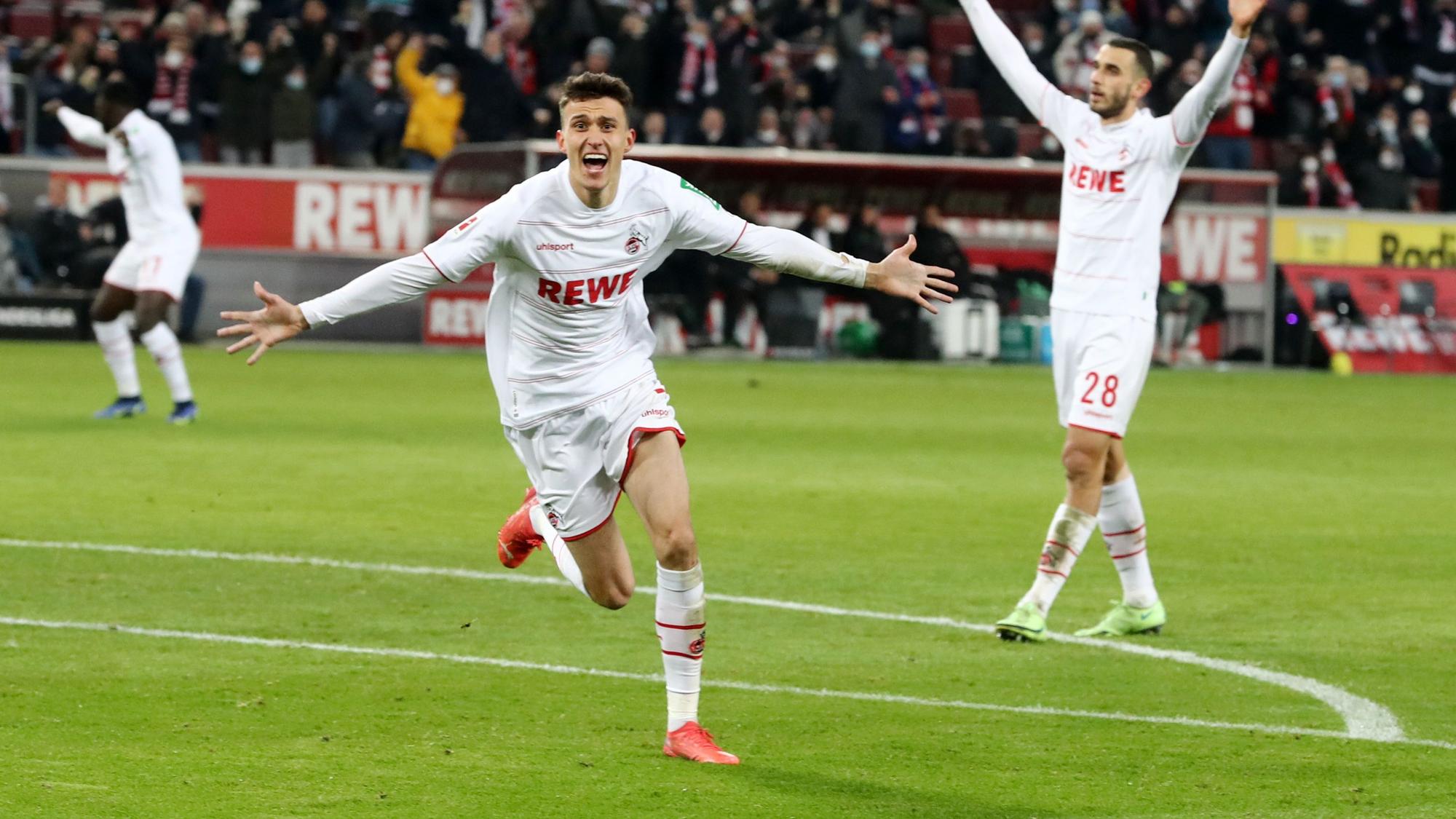 Dejan Ljubicic jubelt am 27. November 2021 über sein erstes Tor für den 1. FC Köln gegen Borussia Mönchengladbach.