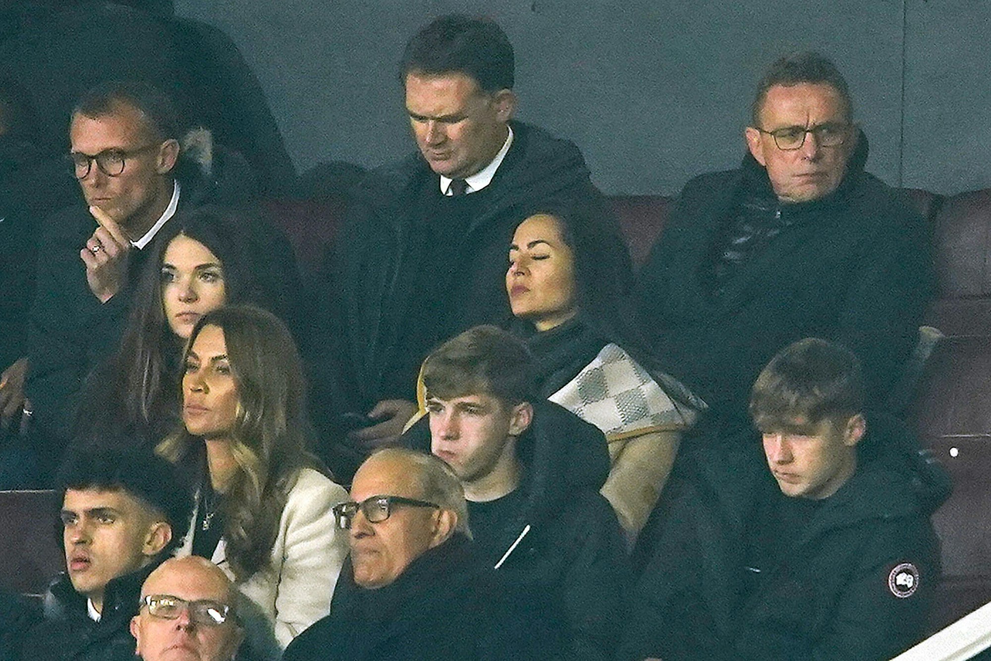 Ralf Rangnick auf der Tribüne von Old Trafford.