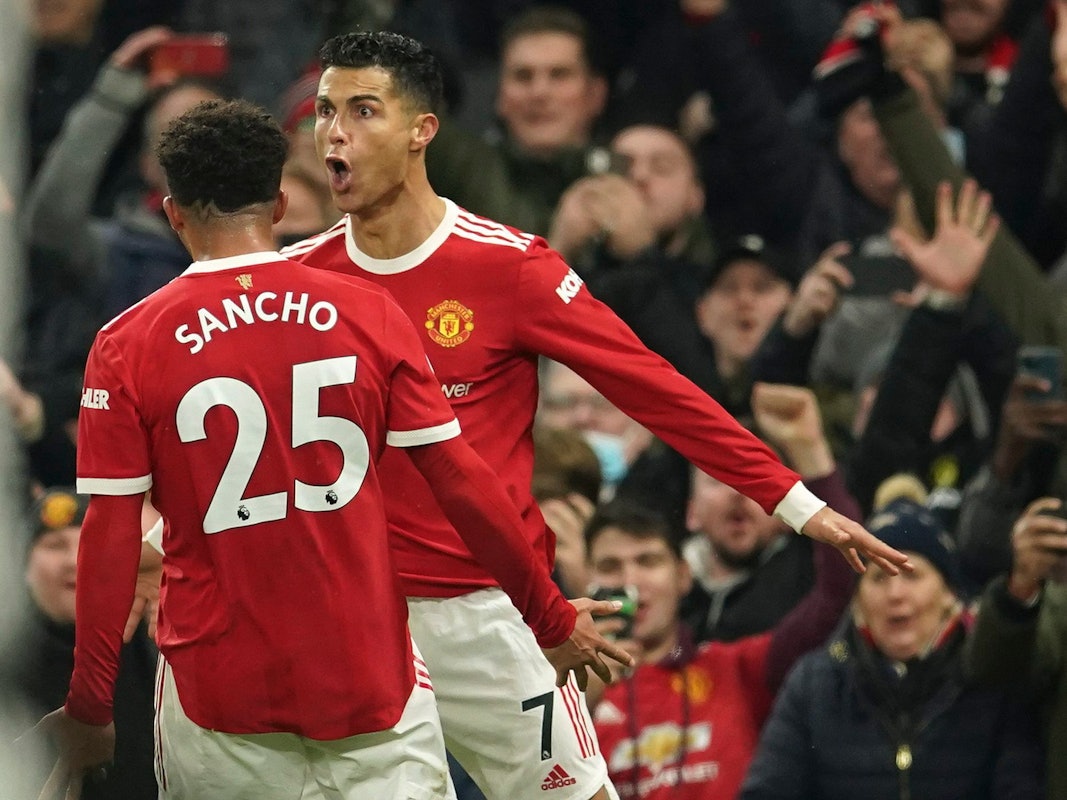 Cristiano Ronaldo jubelt mit Jadon Sancho.