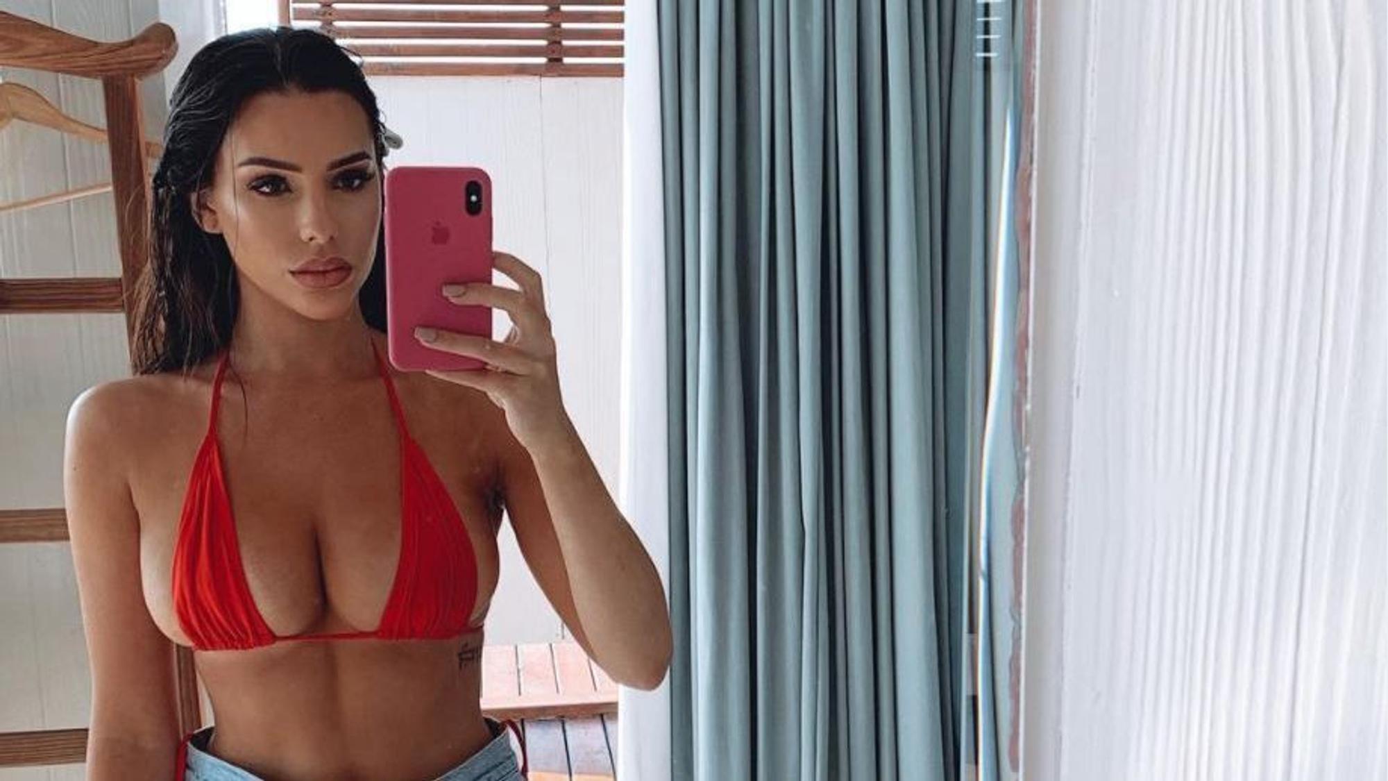 Erotikmodell Paige Woolen lacht auf einem Selfie vom 22. Juli 2019 in die Kamera.