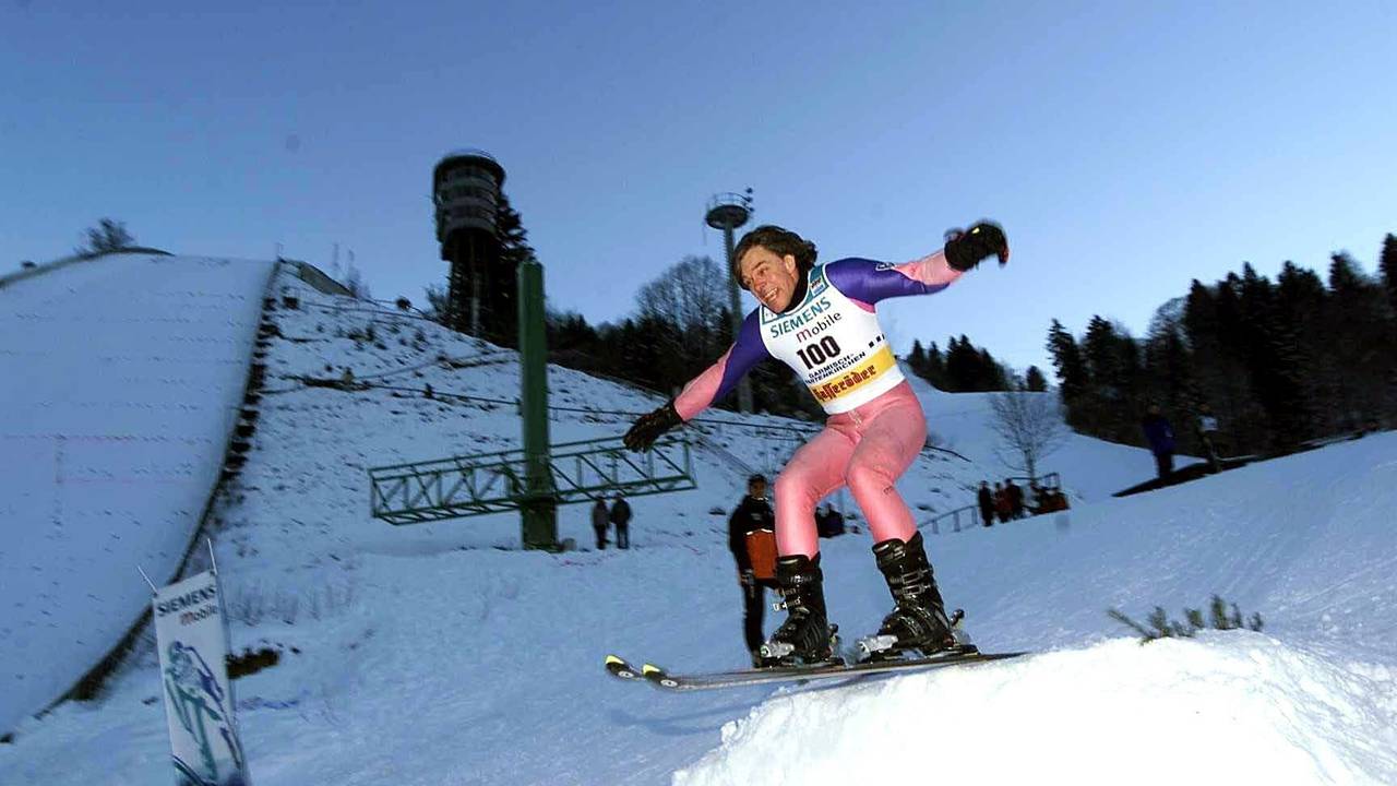 Jürgen Drews 2002 bei einem Skisprung-Lehrgang. Drews zeigte damals ungeahnte sportliche Talente und erzielte an der Übungsschanze stolze 7 Meter Flugweite.