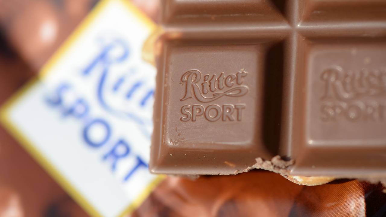 Voll-Nuss-Schokolade der Marke „Ritter-Sport-Schokolade“ ist im September 2014 in Freiburg (Baden-Württemberg) zu sehen.