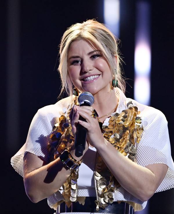 Die Schweizer Schlagersängerin Beatrice Egli steht während der Jose Carreras Gala auf der Bühne. Die Schweizer Schlagersängerin Beatrice Egli (33) hat nach eigenen Angaben erfolgreich das Matterhorn in der Nähe von Zermatt bestiegen. +++ dpa-Bildfunk +++