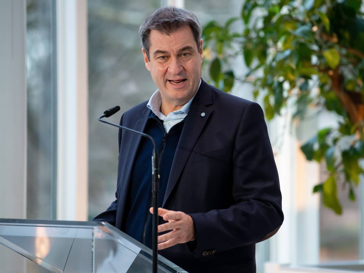 Markus Söder (CSU), Ministerpräsident von Bayern, gibt nach der Videokonferenz der Ministerpräsidenten in der Staatskanzlei ein Pressestatement ab.