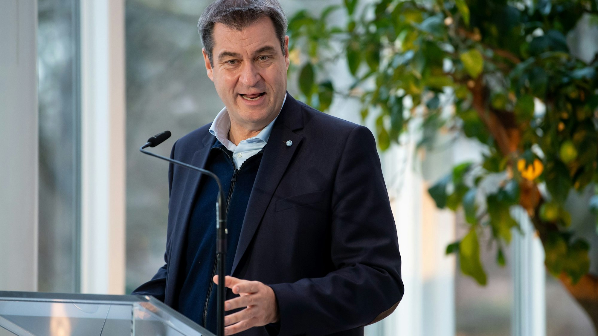 Markus Söder (CSU), Ministerpräsident von Bayern, gibt nach der Videokonferenz der Ministerpräsidenten in der Staatskanzlei ein Pressestatement ab.