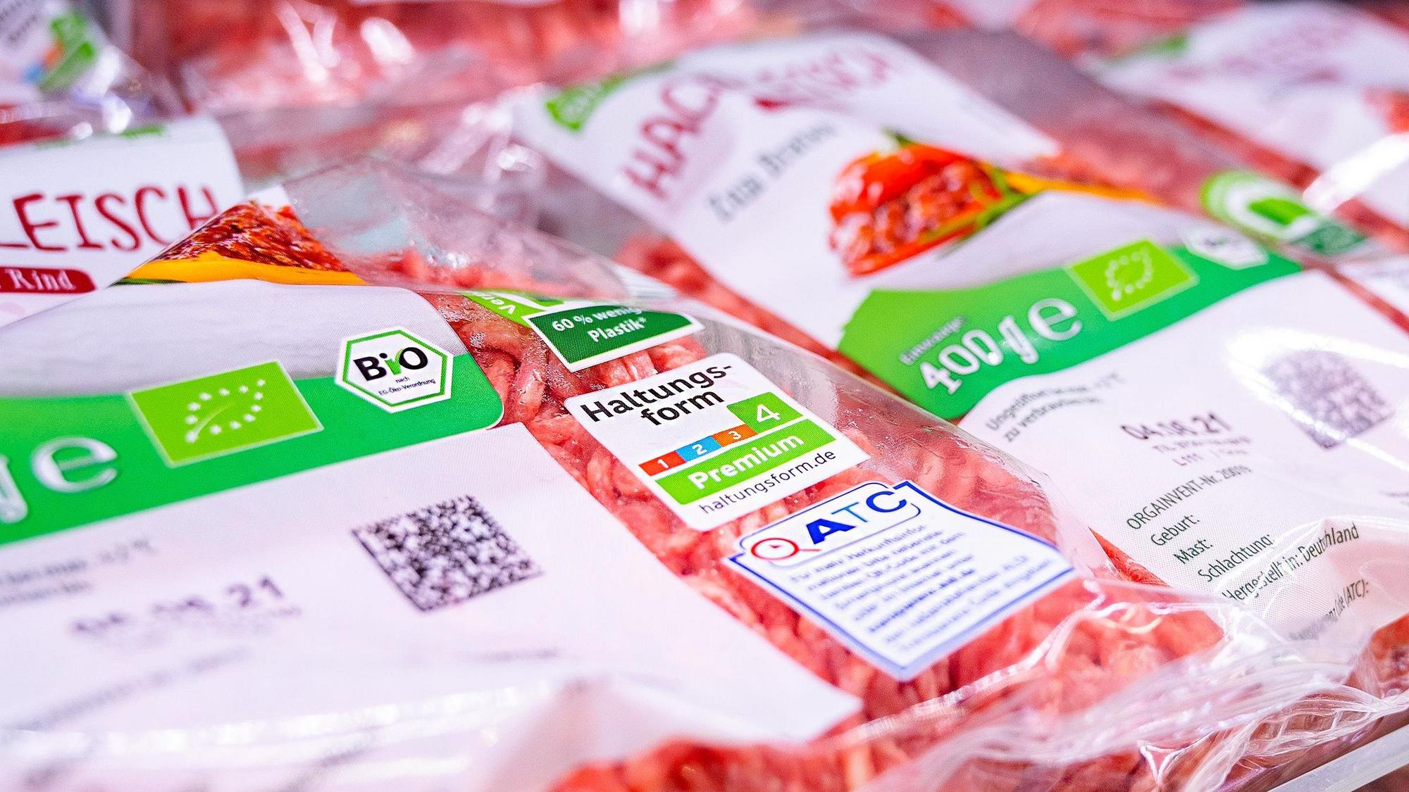 Auf dem Foto sieht man Hackfleisch in seiner Verpackung der Haltungsform vier.