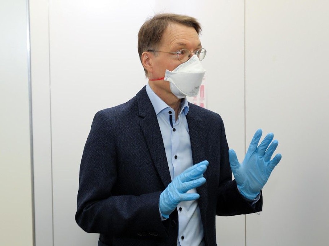 Prof. Dr. Karl Lauterbach, hier beim Besuch einer Teststation in der Kölner City im Juni.