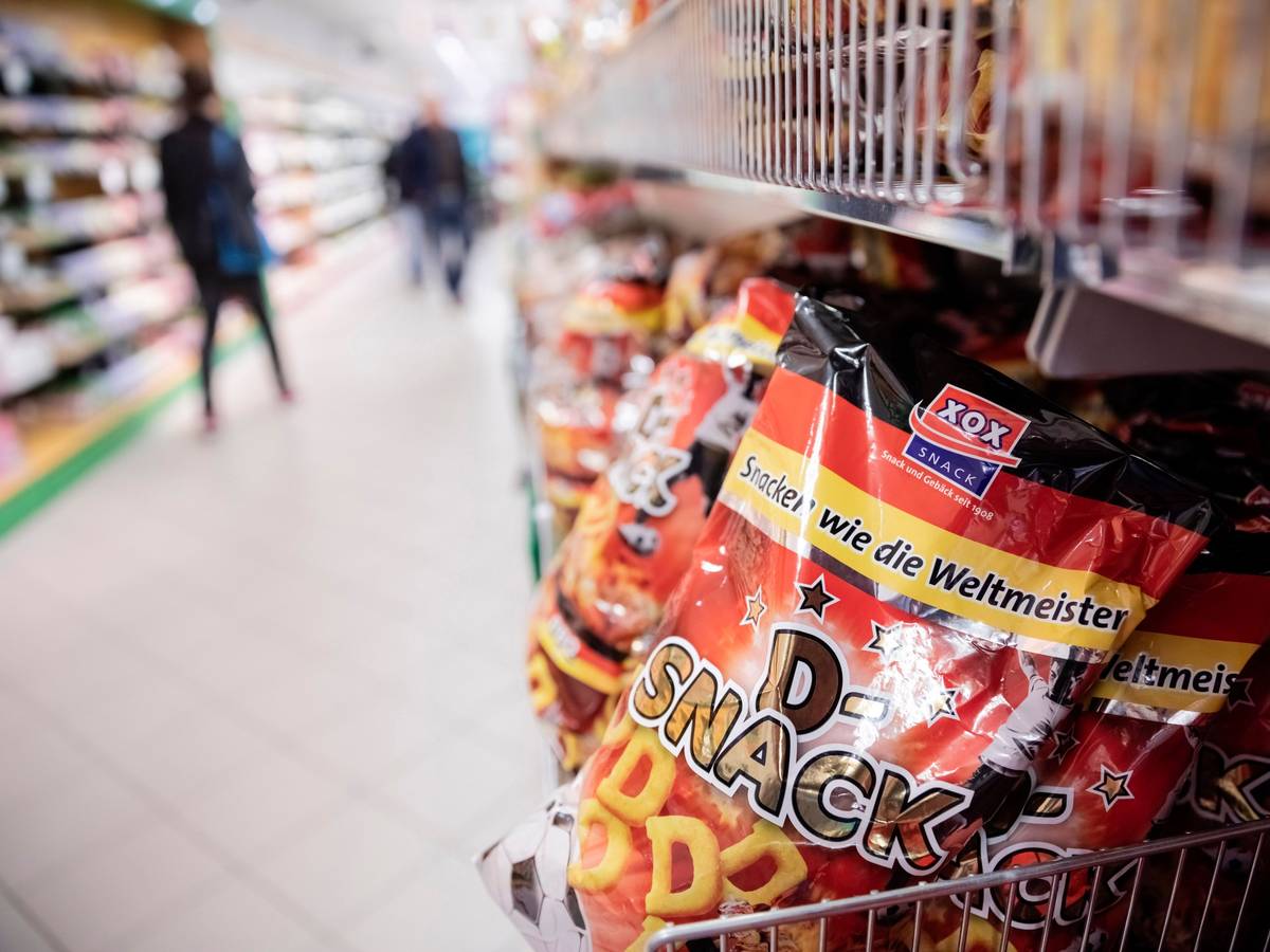 Der Lebensmittelhersteller erdbär GmbH ruft einen beliebten Brezel-Snack zurück. In der Verpackung könnten sich Draht-Stücke befinden.