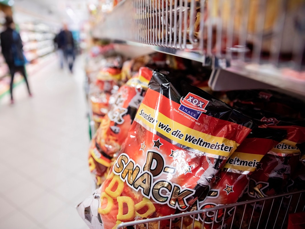 Der Lebensmittelhersteller erdbär GmbH ruft einen beliebten Brezel-Snack zurück. In der Verpackung könnten sich Draht-Stücke befinden.