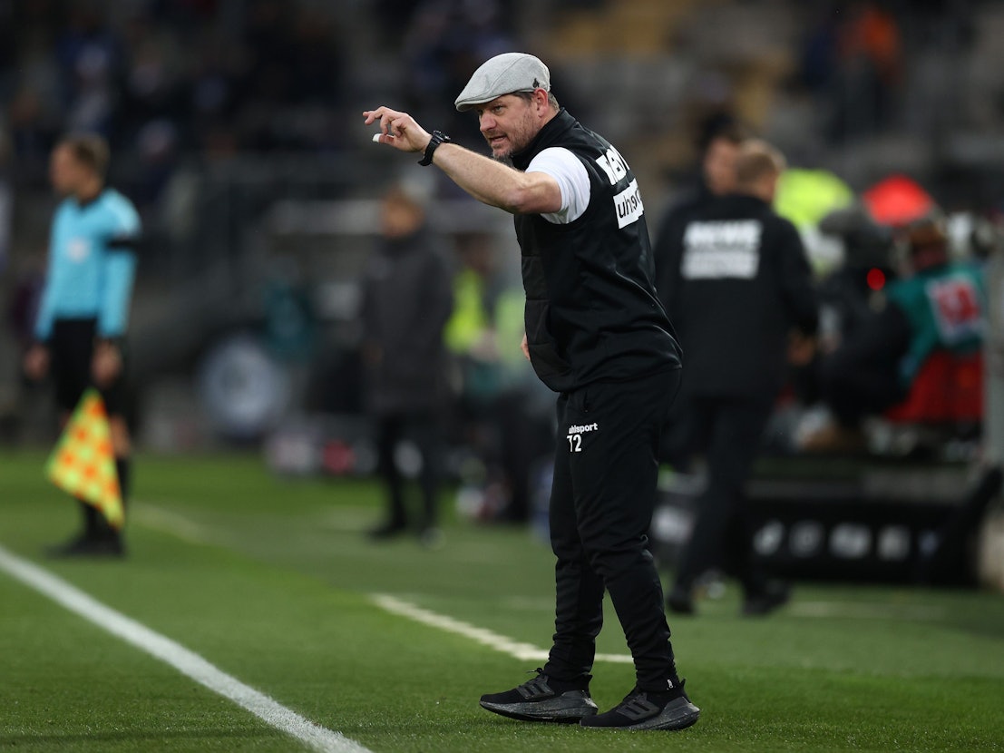 Steffen Baumgart trainiert den 1. FC Köln in Bielefeld.
