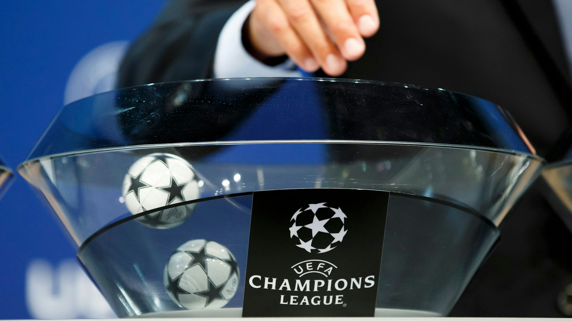 Loskugeln bei einer Auslosung zur UEFA Champions League