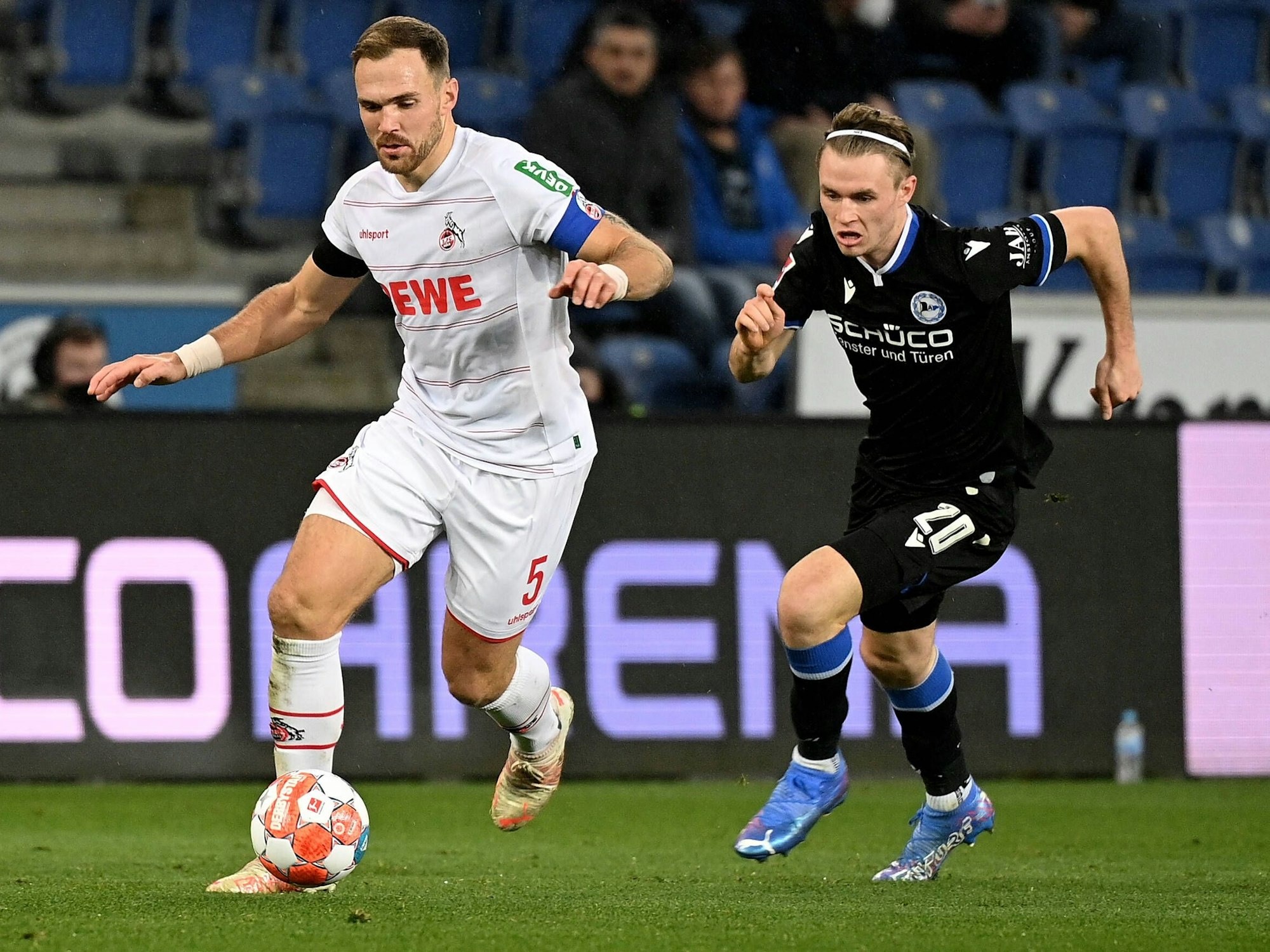 Rafael Czichos (links) war am 4. Dezember 2021 in Bielefeld einer der stärksten Kölner.