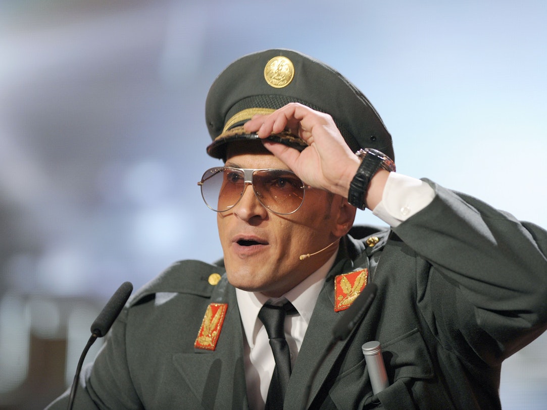 Der Komiker Mirco Nontschew steht bei der Verleihung des Deutschen Comedypreises am Donnerstag (14.10.2010) im Coloneum in Köln auf der Bühne.