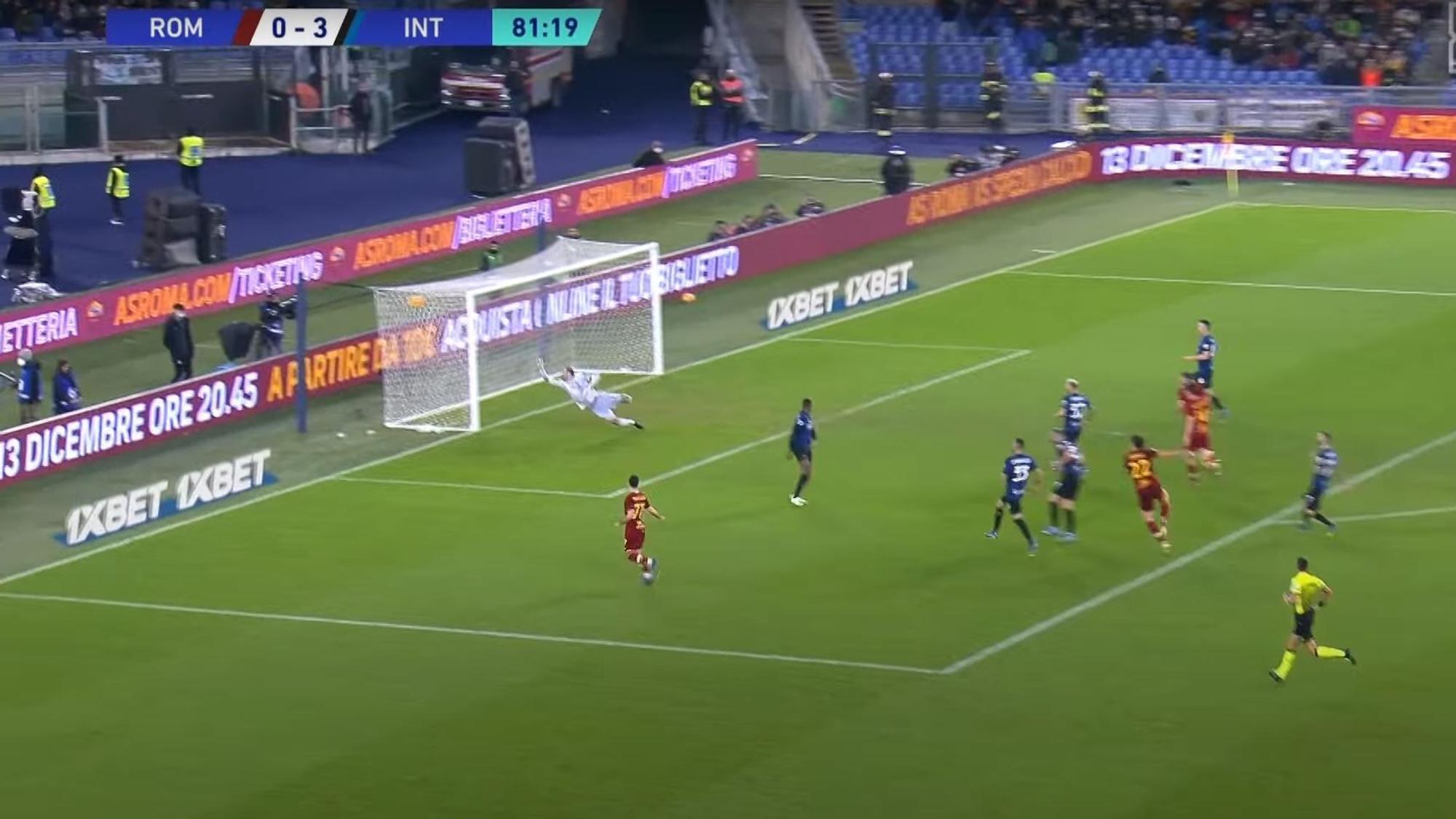 Screenshot eines Torschusses von Nicolo Zaniolo im Spiel zwischen AS Rom und Inter Mailand.