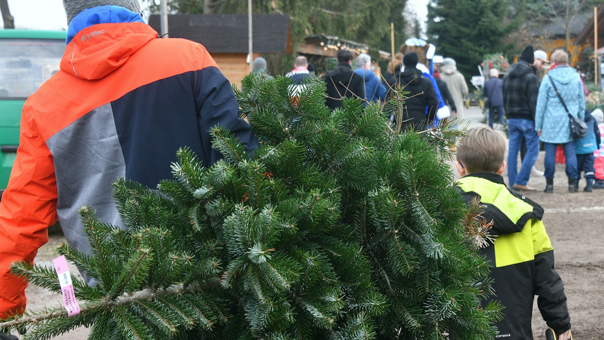 Ungeimpfte dürfen trotz strenger 2G-Regeln einen Weihnachtsbaum kaufen.