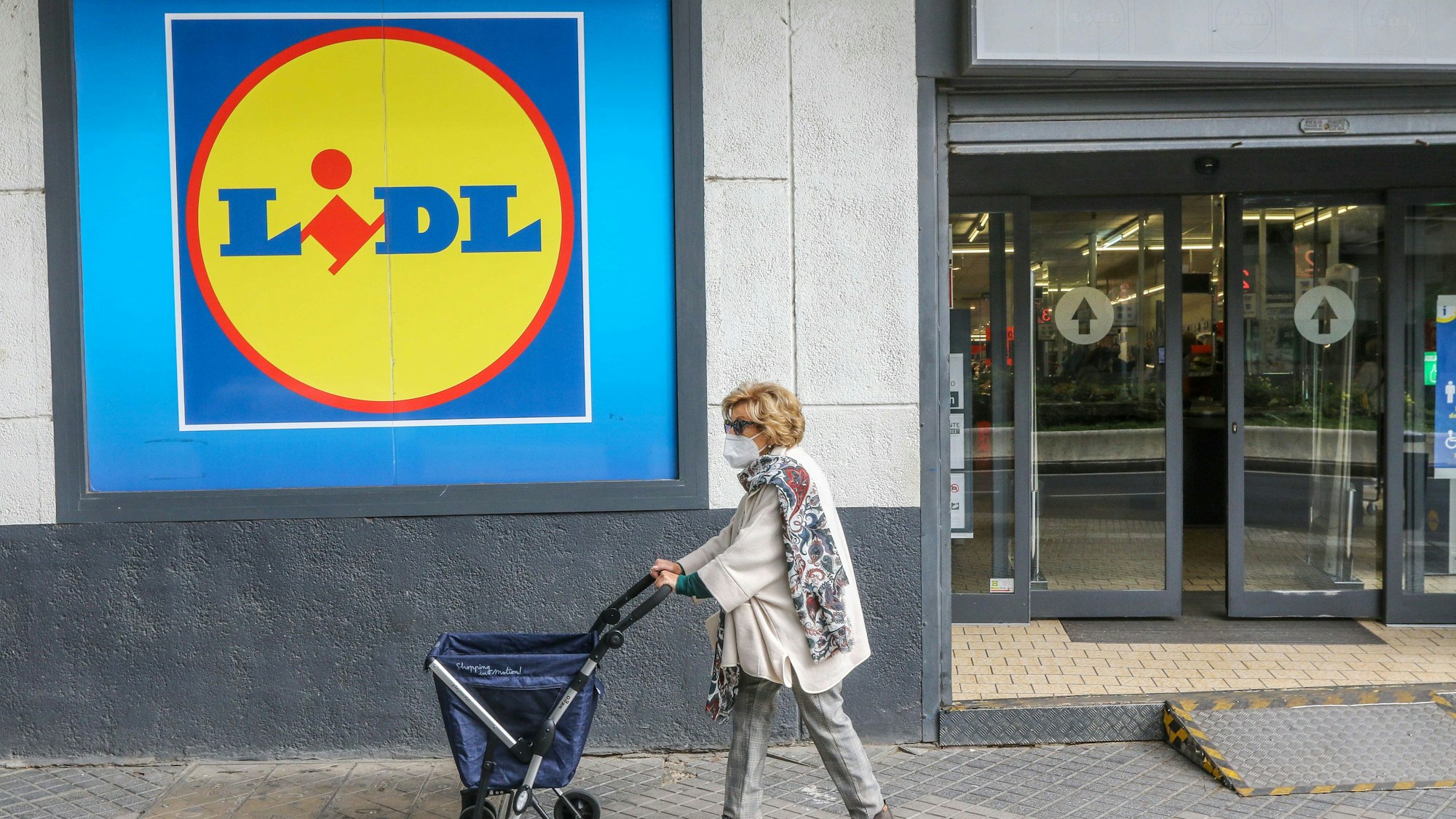 Der Lebensmittel-Discounter Lidl ruft Matjesfilets der Eigenmarke Nautica zurück.