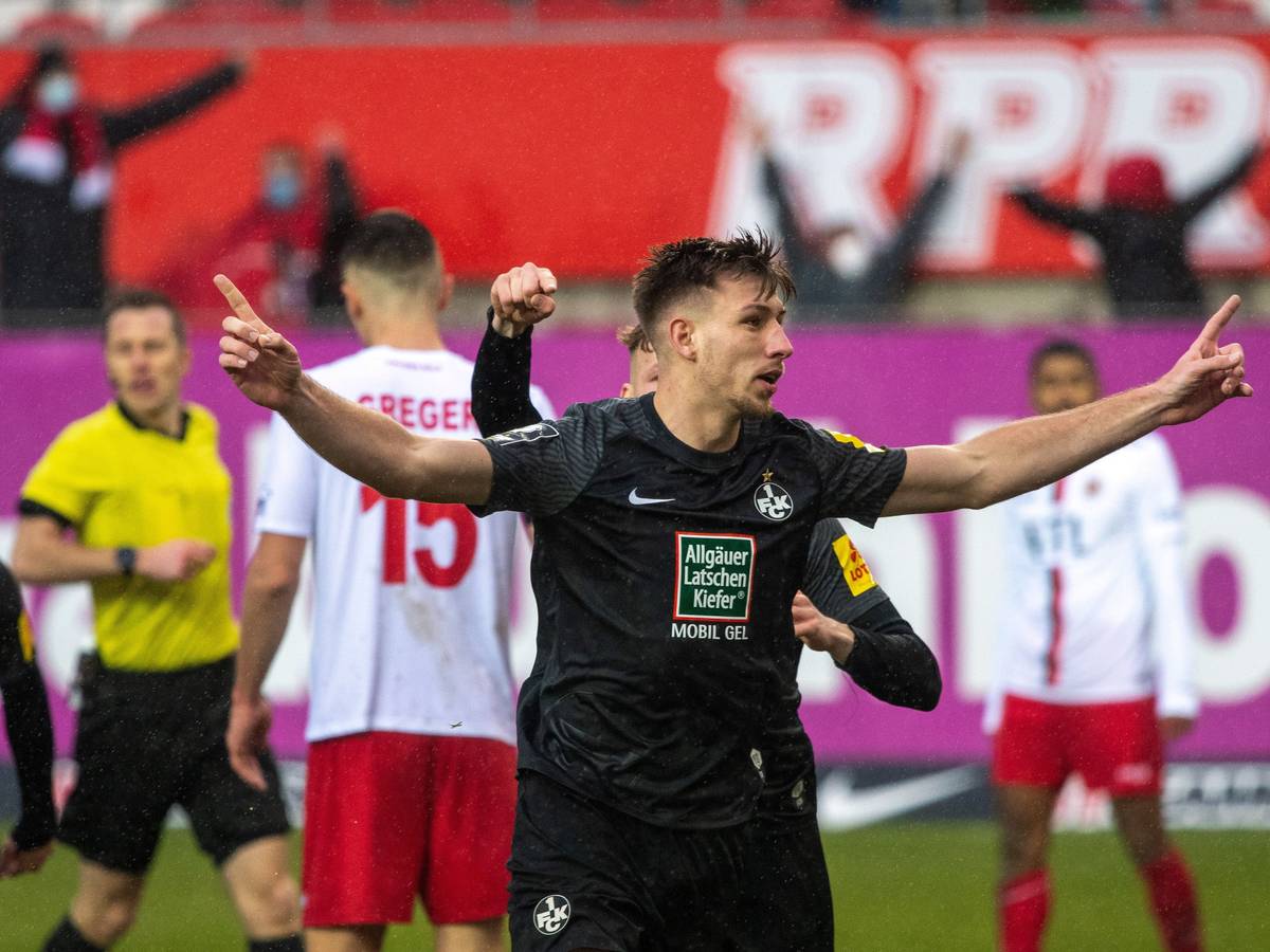 Daniel Hanslik jubelt über seinen Treffer für den 1. FC Kaiserslautern