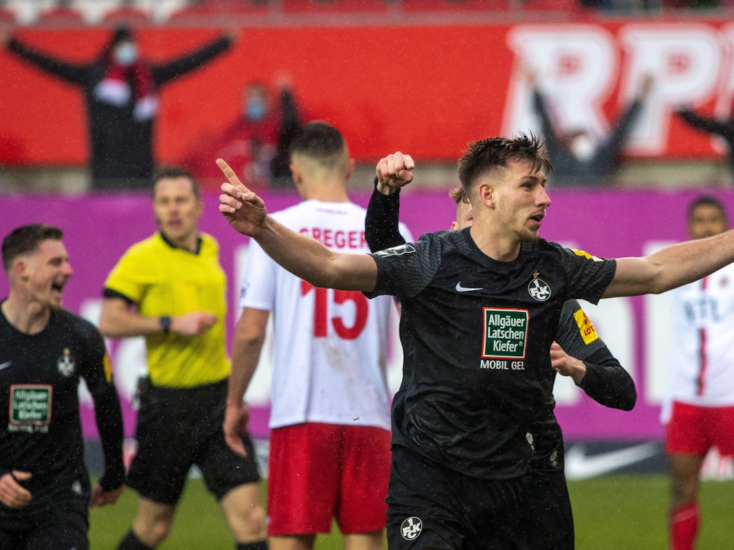 Daniel Hanslik jubelt über seinen Treffer für den 1. FC Kaiserslautern