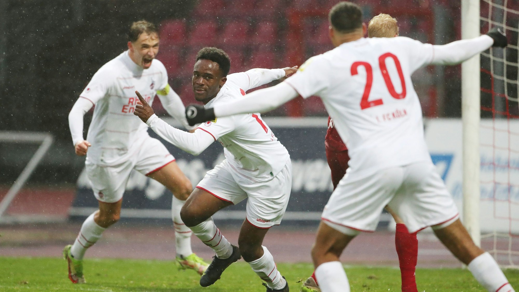 Jubel nach dem Tor zum 1:1-Ausgleich durch Noel Futkeu.