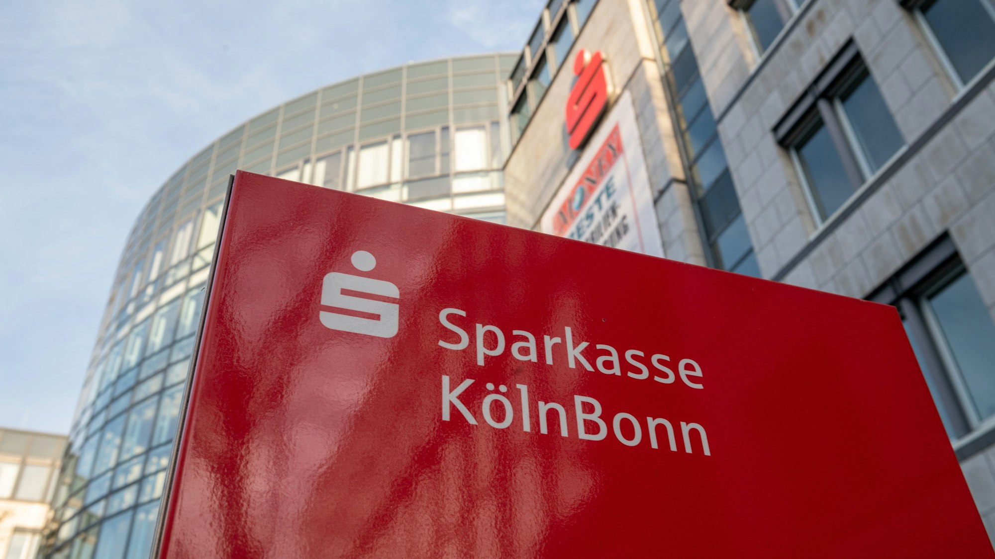 Die Filiale der Sparkasse Köln-Bonn am Rudolfplatz in Köln.