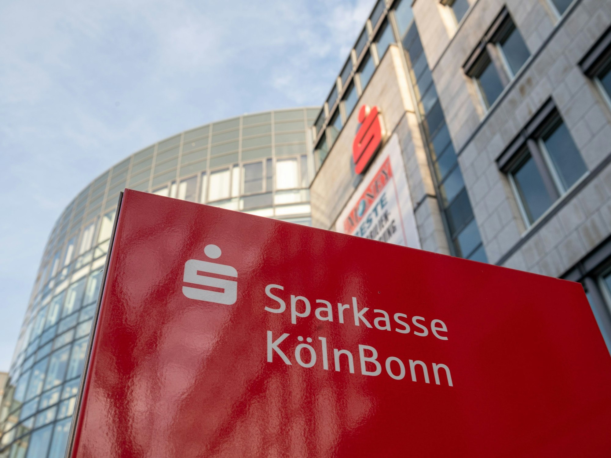 Köln: Sparkasse Köln-Bonn am Rudolfplatz.