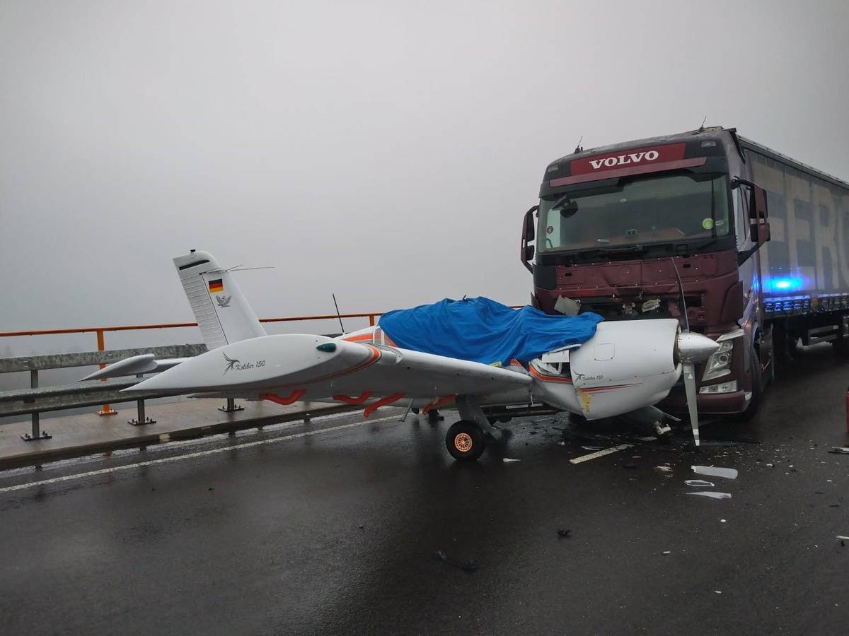 Nach der Notlandung kam es auf der Autobahn 62 zum Äußersten.