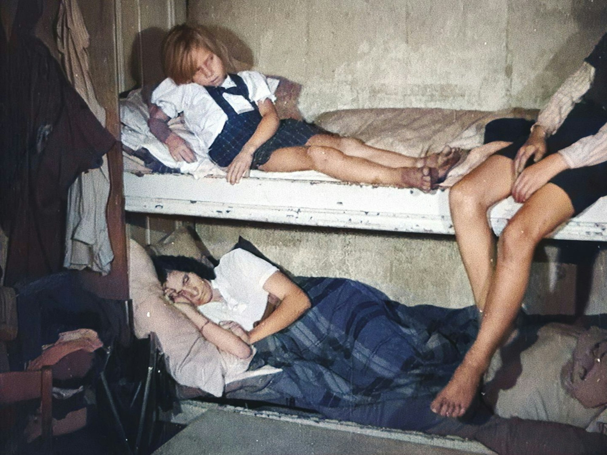 Familien in Köln hausten unter schlimmsten Bedingungen in Kellern.