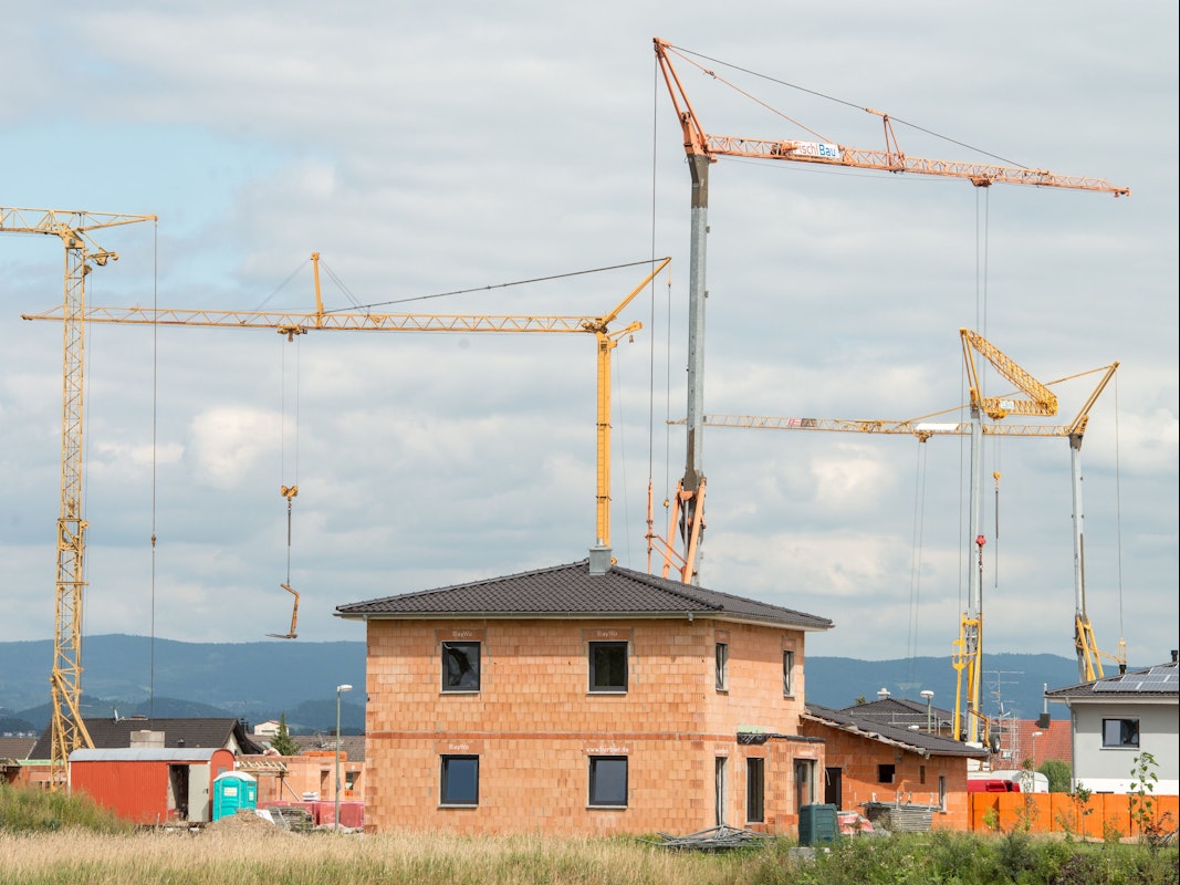 Bei einem Hausbau kommt es auch auf den Boden an. Ein Bodengutachten gibt Auskunft über dessen Beschaffenheit.