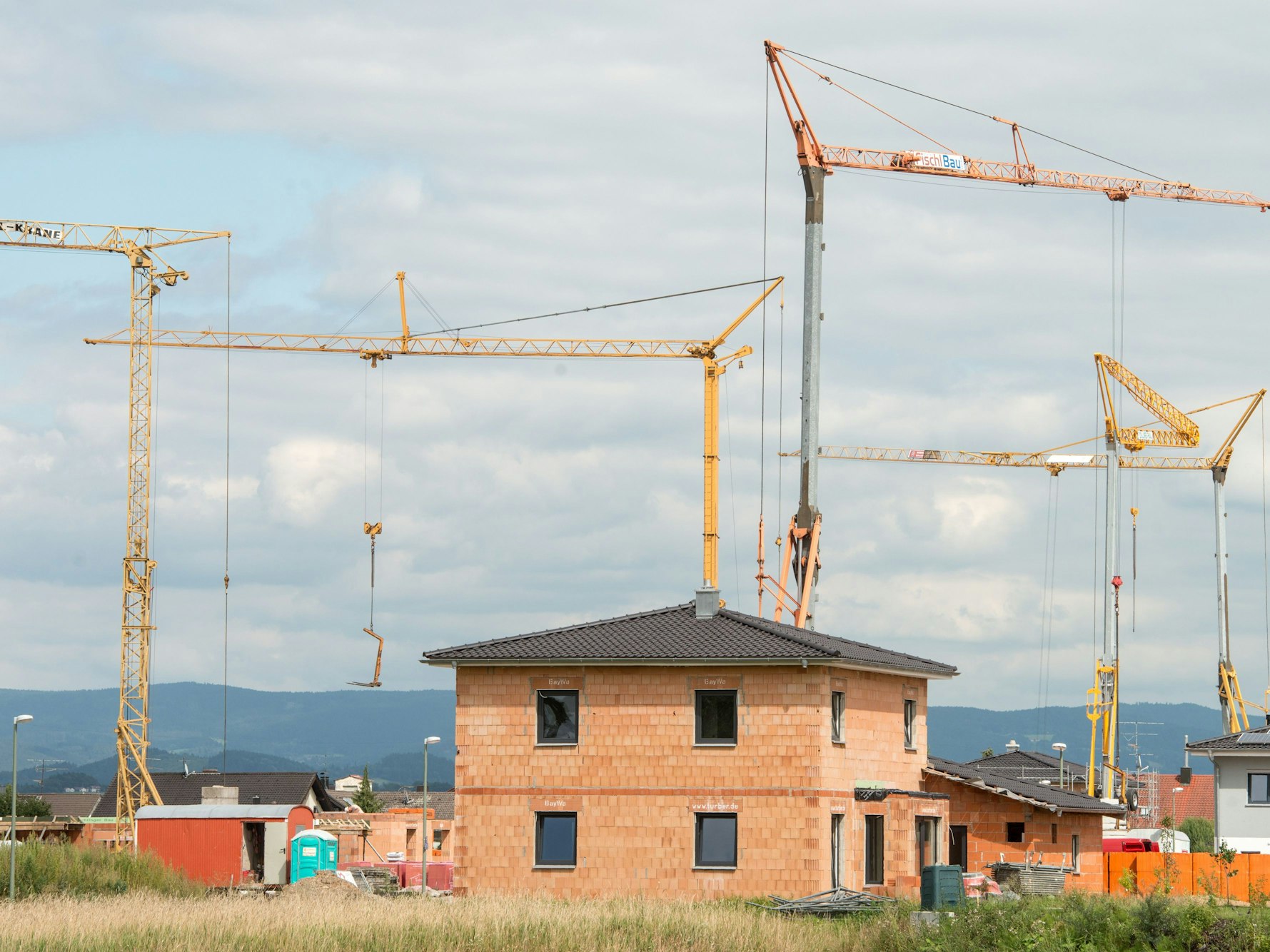 Bei einem Hausbau kommt es auch auf den Boden an. Ein Bodengutachten gibt Auskunft über dessen Beschaffenheit.