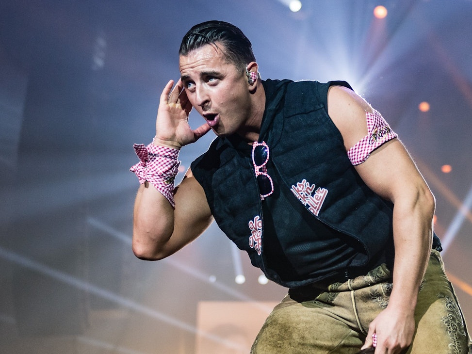 Dem Musiker Andreas Gabalier ist bei der ZDF-Spendengala ein Fauxpas passiert. Unser Foto zeigt den Schlagersänger 2018 in München.