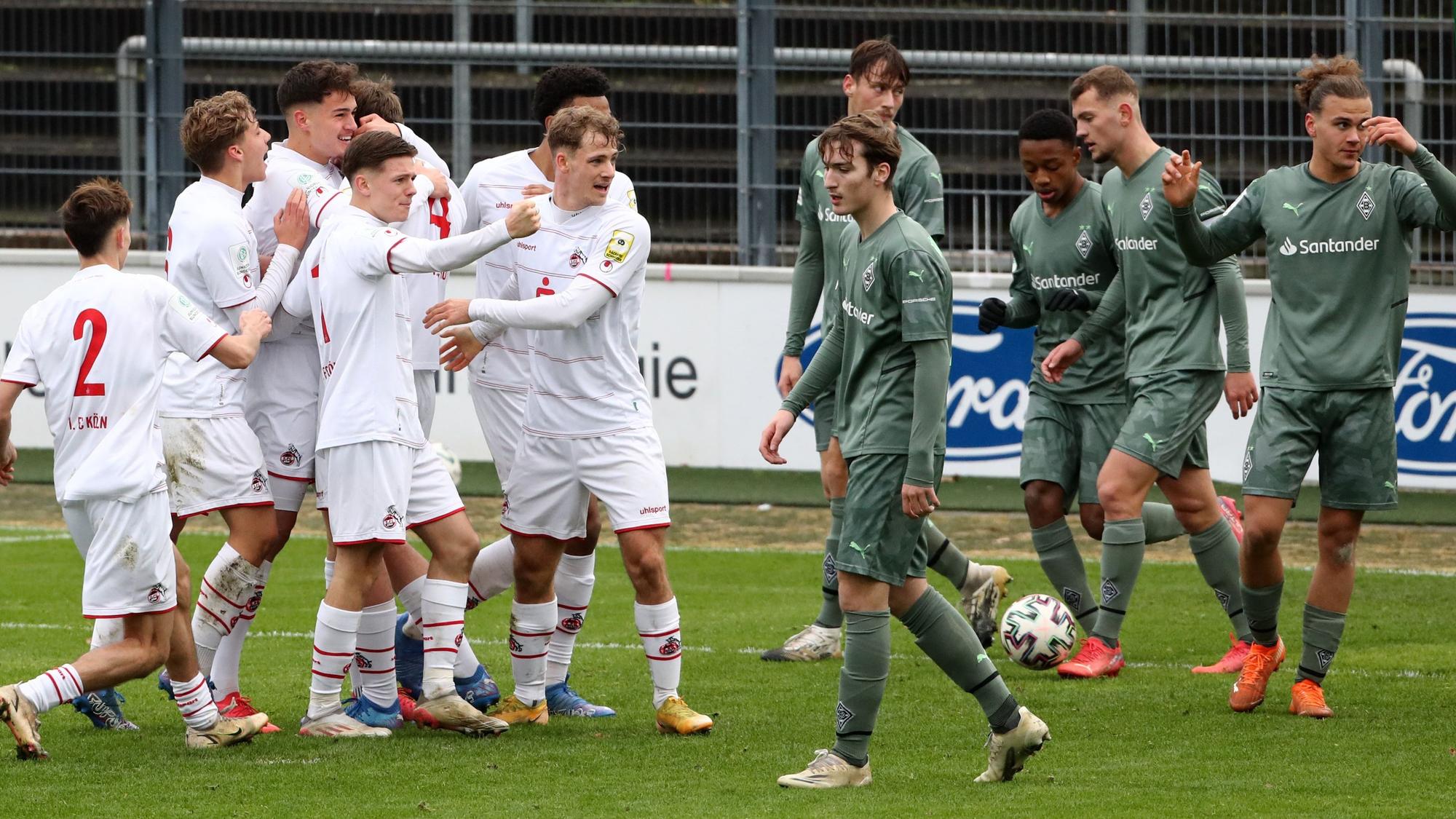 Jubel um Torschütze Marlon Monning (1. FC Köln) nach dem Tor zum 1:0.