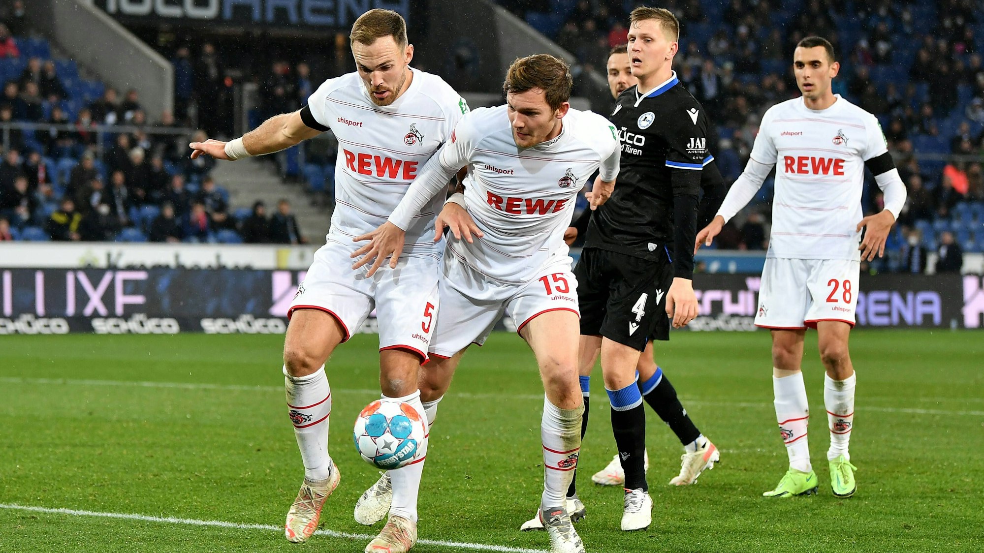 Rafael Czichos (l.) und Luca Kilian spielen für den 1. FC Köln gegen Arminia Bielefeld.