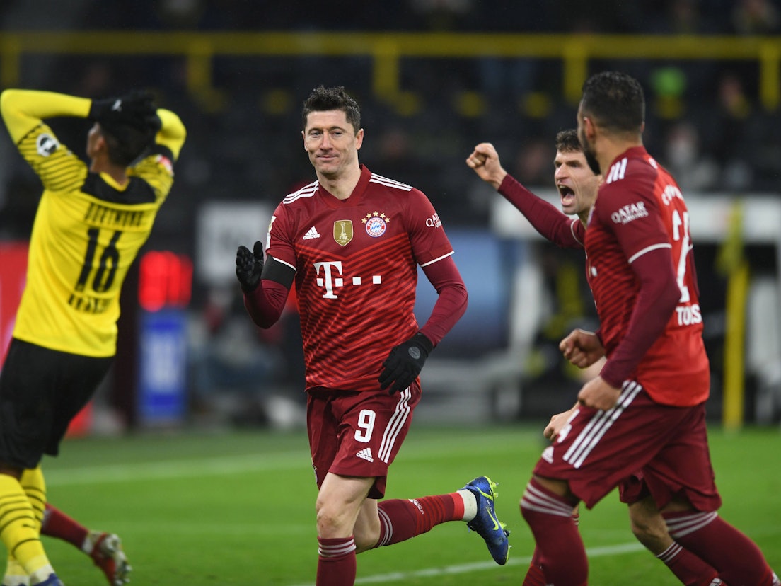 Bayerns Robert Lewandowski feiert sein Tor zum 3:2.
