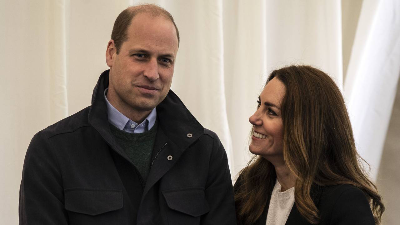 Kate, Herzogin von Cambridge, und Prinz William, Herzog von Cambridge, besuchen die St Andrews Universität.