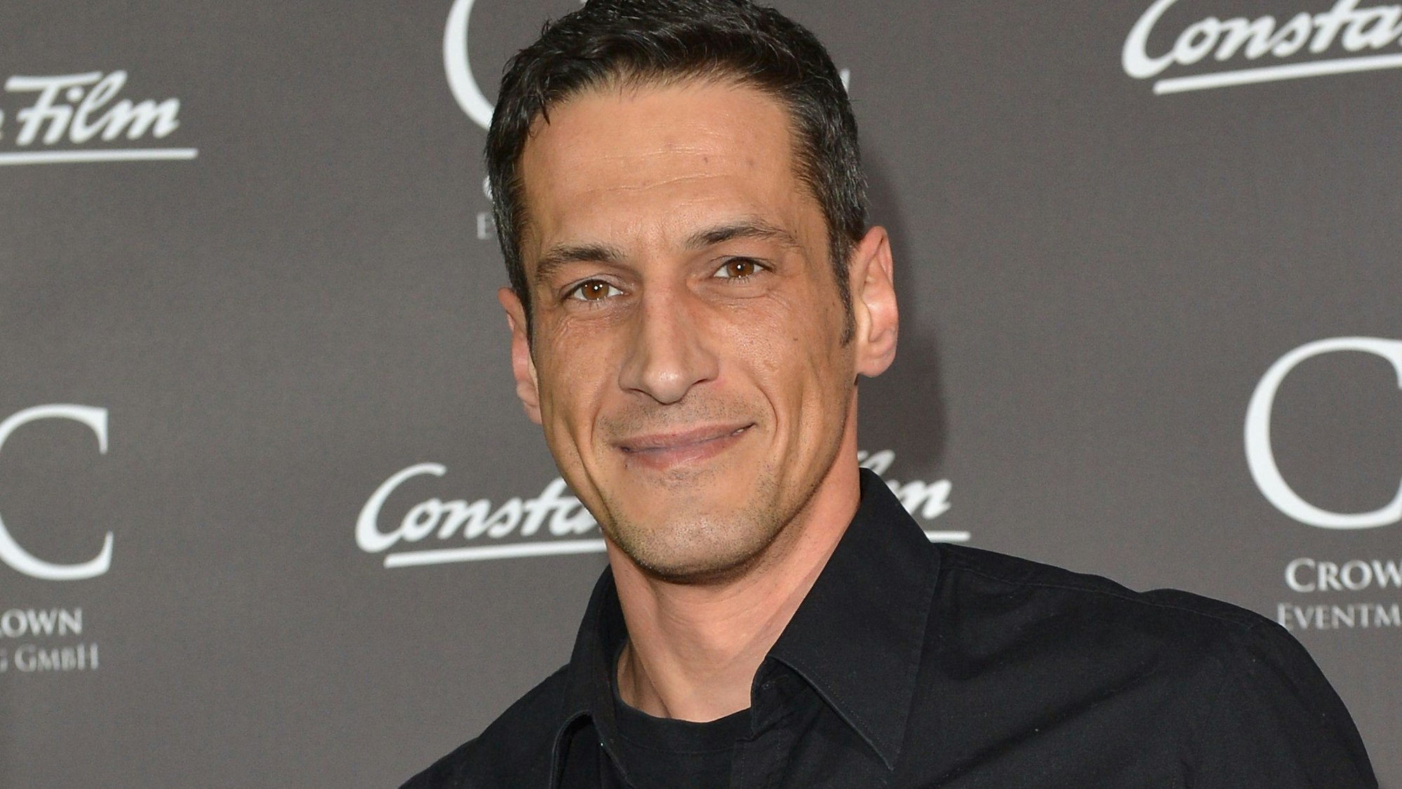 Komiker Mirco Nontschew bei einem Empfang des deutschen Filmverleihs Constantin am Rande der Berlinale.