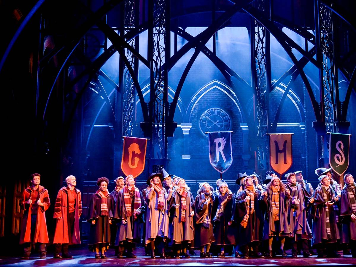 Das Theaterstück „Harry Potter und das verwunschene Kind“ feiert am Wochenende im Hamburg Premiere. Hier proben die Schauspieler im März 2020 eine Szene.