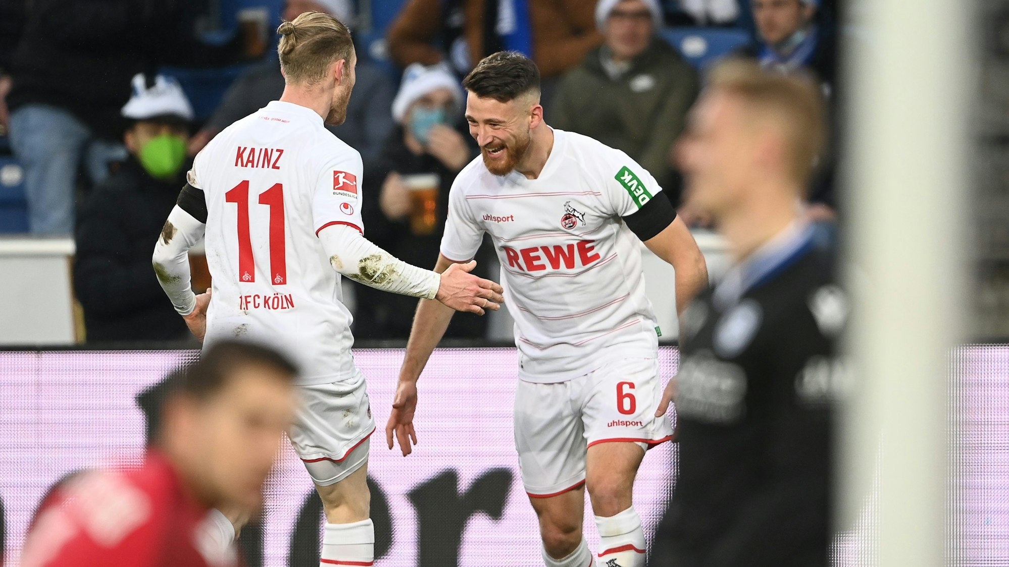 Salih Özcan jubelt für den 1. FC Köln gegen Arminia Bielefeld.