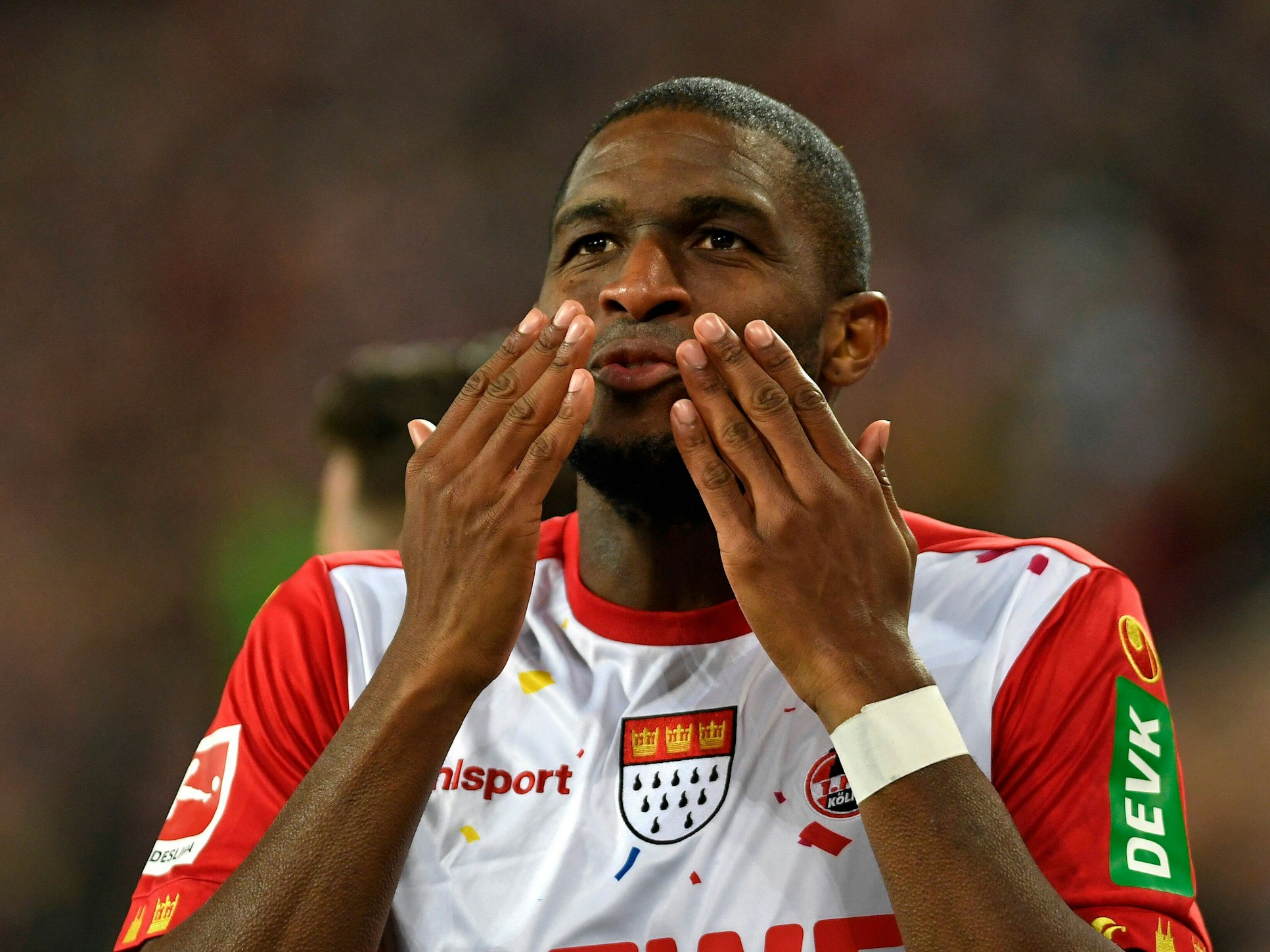 Anthony Modeste spielt eine starke Saison: Mit Kusshänden bejubelt er ein Tor am 7. November 2021 in Köln gegen Union Berlin.