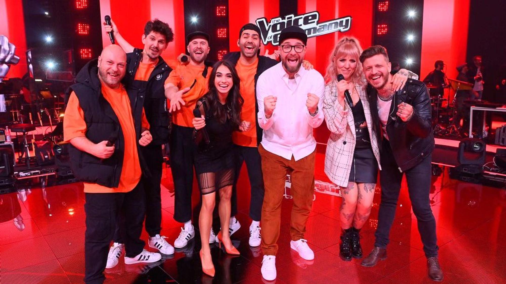 Zu sehen sind Mark Forster und sein Team: The Razzzones, Luna, Charlene, Florian, Florian und Charlene.