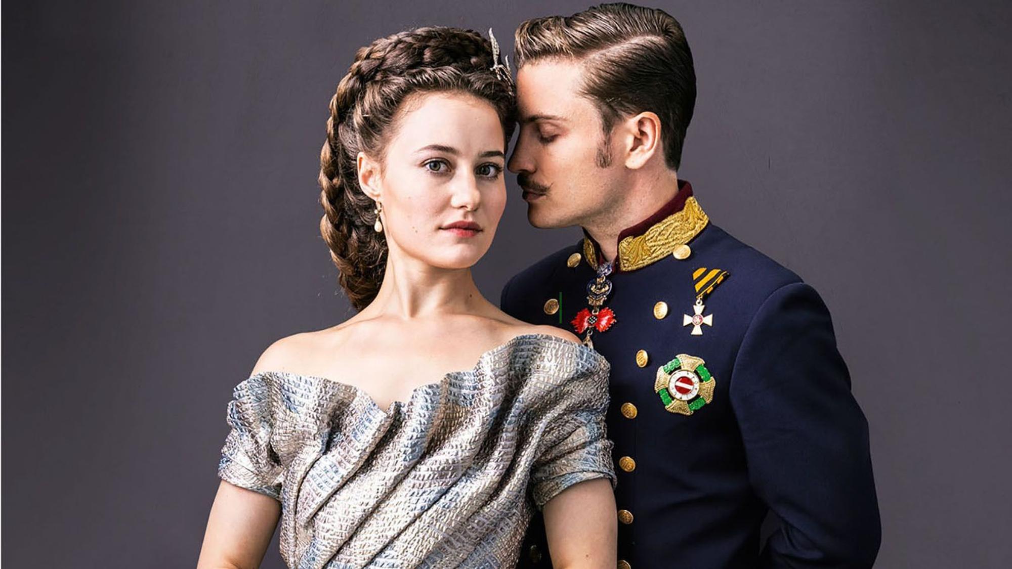 Dominique Devenport und Jannik Schümann werden Sisi und Franz in der Neuverfilmung von „Sisi“ auf RTL+ verkörpern. Das Foto wurde am 8.November 2021 aufgenommen.