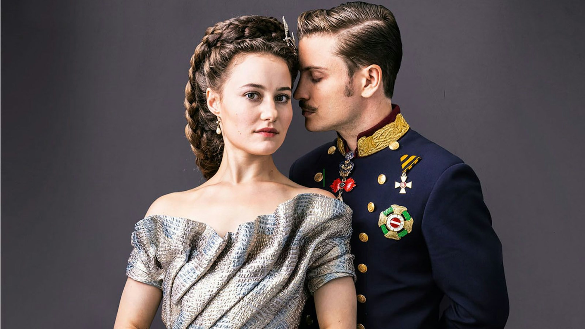 Dominique Devenport und Jannik Schümann werden Sisi und Franz in der Neuverfilmung von „Sisi“ auf RTL+ verkörpern. Das Foto wurde am 8.November 2021 aufgenommen.