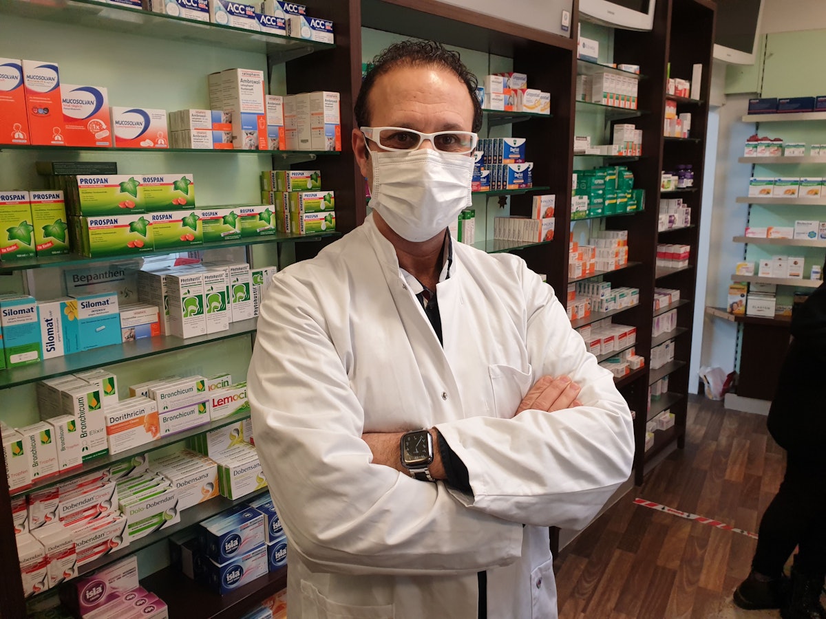Kölner Apotheker Mohamed Cherkaoui in der Sülzburg-Apotheke.