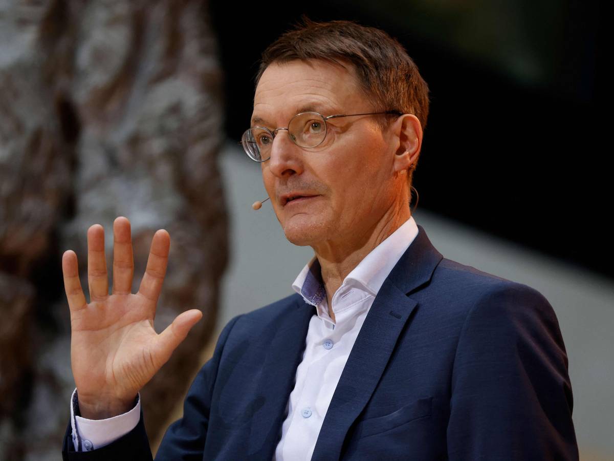 Karl Lauterbach kurz nach der Bekanntgabe seines neuen Postens als Gesundheitsminister am Montag (6. Dezember).